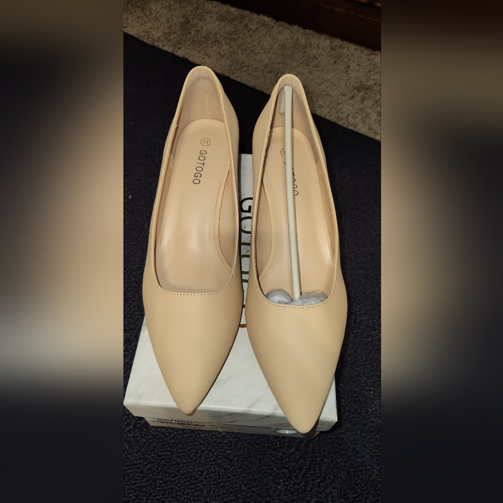 NWOT Gotogo Shoe